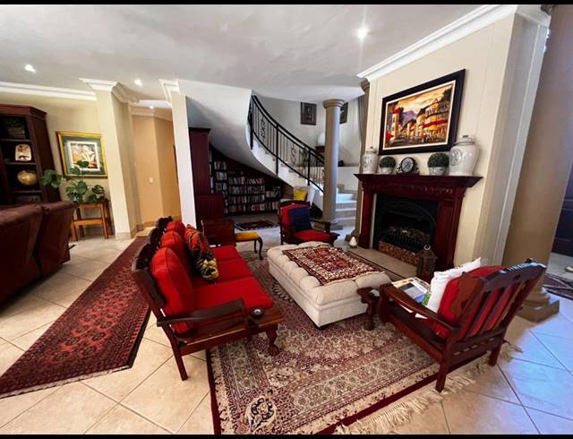 6 BEDROOM HOUSE FOR SALE IN LEEUWFONTEIN ESTATE